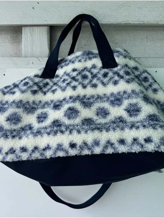 Plush Patterned Tote Bag with Shoulder Strap - Navy & Cream - Picture 2 of 7